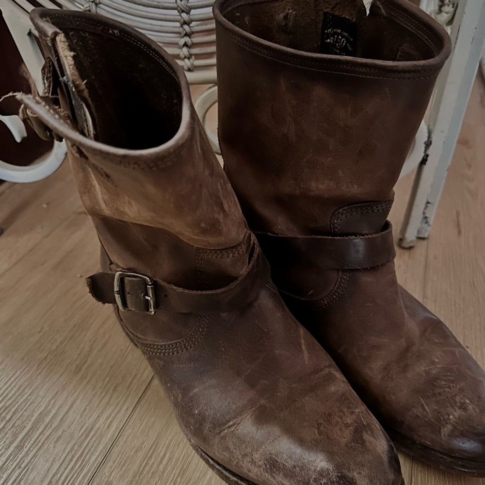 FRYE AND CO. Distressed Brown Ankle Boots